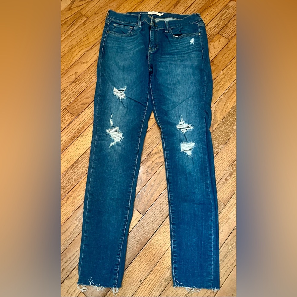 Levi’s  710 SUPER SKINNY Distressed Blue Jeans size 30